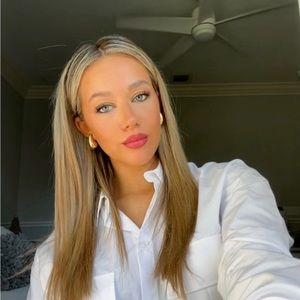 Meet your Posher, Bella